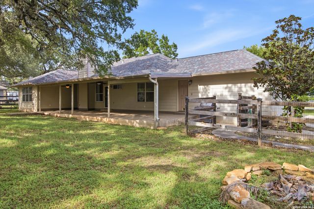 157 Park Road, Bandera, TX 78003
