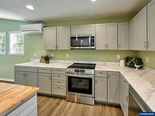 408 Clara Ct NE, Salem, OR 97301