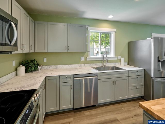 408 Clara Ct NE, Salem, OR 97301