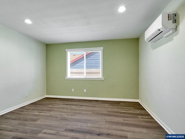 408 Clara Ct NE, Salem, OR 97301