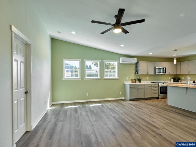 408 Clara Ct NE, Salem, OR 97301