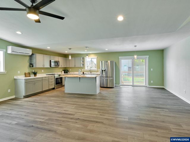 408 Clara Ct NE, Salem, OR 97301