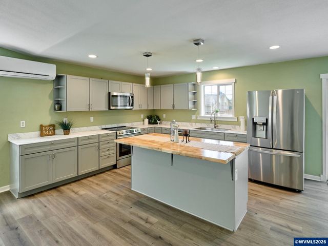 408 Clara Ct NE, Salem, OR 97301