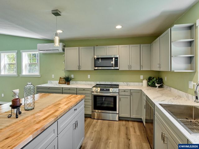 408 Clara Ct NE, Salem, OR 97301