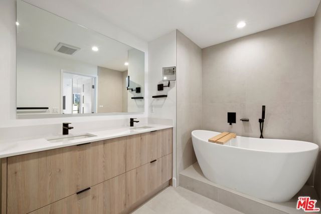 1100 Alta Loma Road 1002, West Hollywood, CA 90069