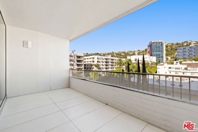 1100 Alta Loma Road 1002, West Hollywood, CA 90069