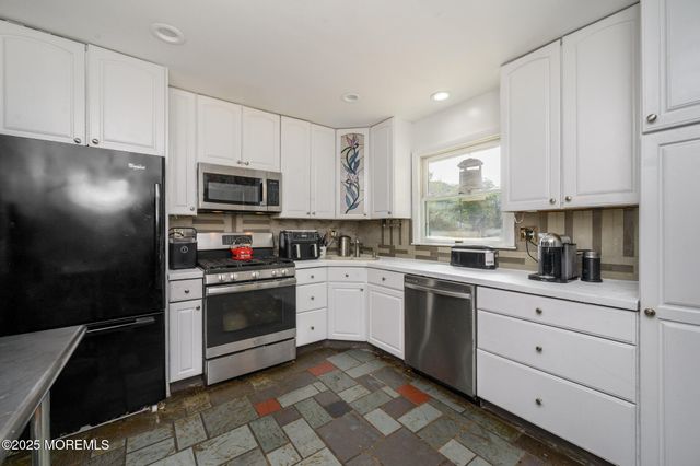 25 Highland Drive, Manalapan, NJ 07726