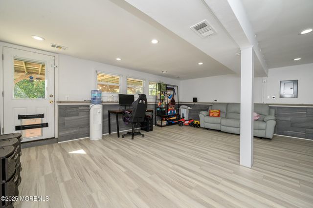 25 Highland Drive, Manalapan, NJ 07726