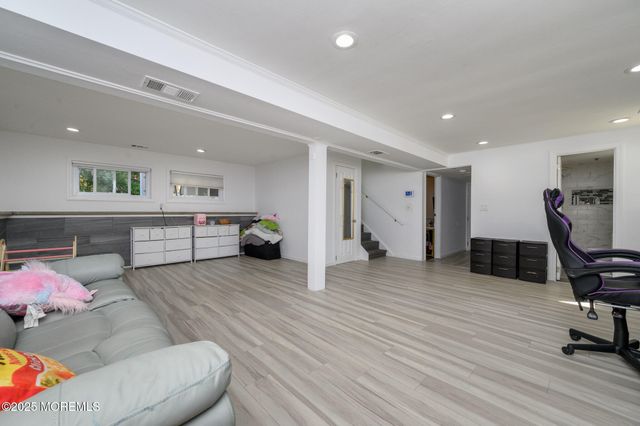 25 Highland Drive, Manalapan, NJ 07726