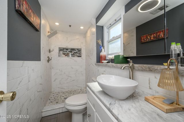 25 Highland Drive, Manalapan, NJ 07726