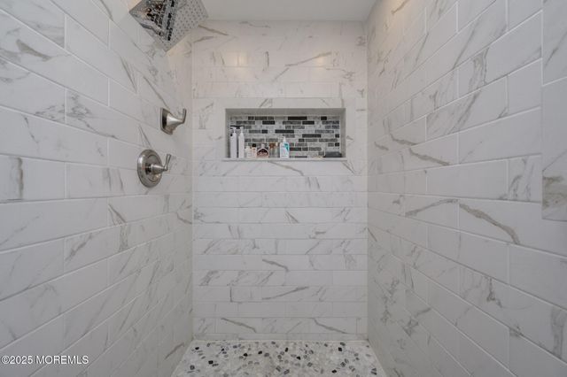 25 Highland Drive, Manalapan, NJ 07726