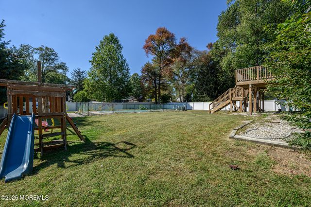 25 Highland Drive, Manalapan, NJ 07726