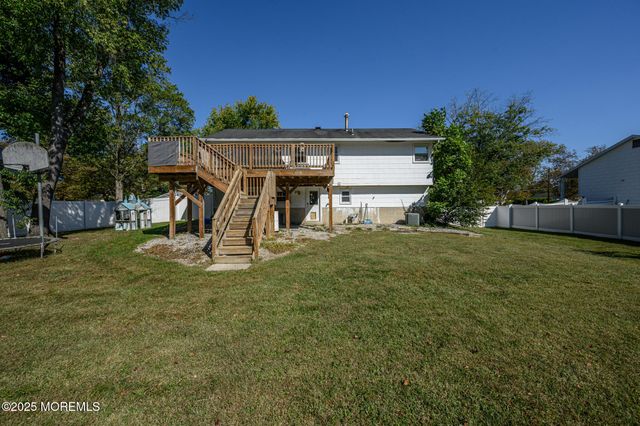 25 Highland Drive, Manalapan, NJ 07726