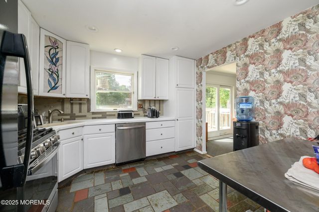 25 Highland Drive, Manalapan, NJ 07726