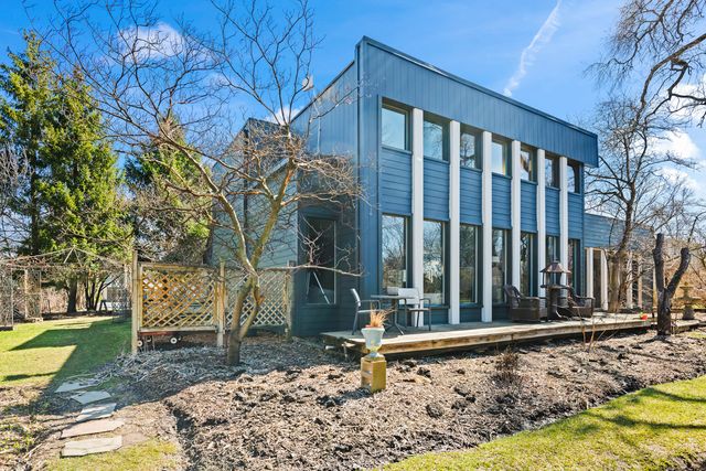 108 N Wheeling Road, Prospect Heights, IL 60070