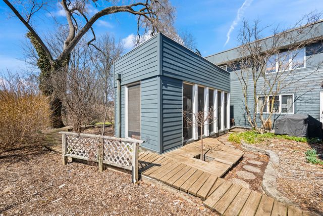 108 N Wheeling Road, Prospect Heights, IL 60070