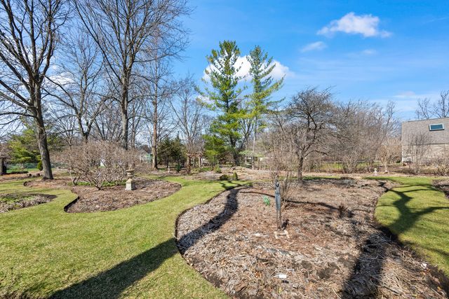108 N Wheeling Road, Prospect Heights, IL 60070