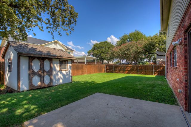 2006 Crystal Springs Drive, Corinth, TX 76210