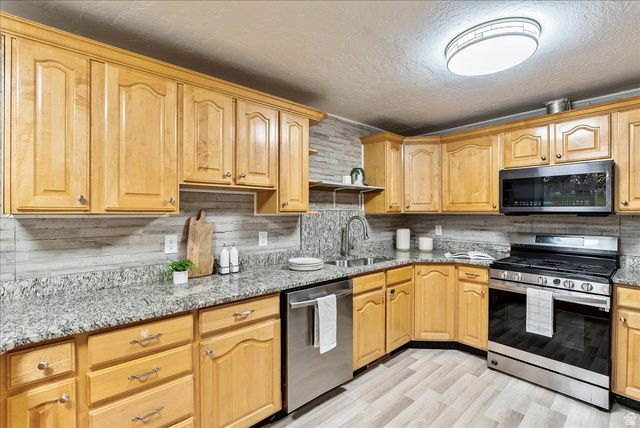 112 W 2050 N, Sunset, UT 84015