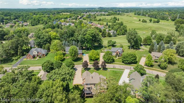 2322 Sandlewood Drive, White Lake Charter Township, MI 48383
