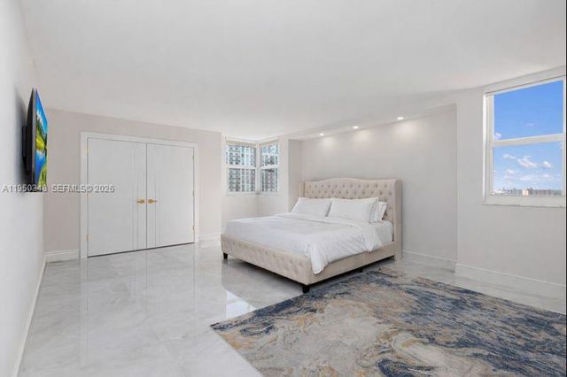 1880 S Ocean Dr PH1, Hallandale Beach, FL 33009