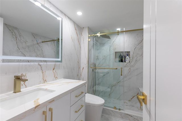 1880 S Ocean Dr PH1, Hallandale Beach, FL 33009