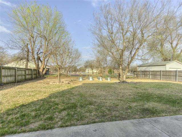 1375 S Moore Avenue, Midwest City, OK 73130