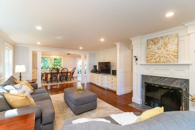 30 Sarah St, Burlington, MA 01803