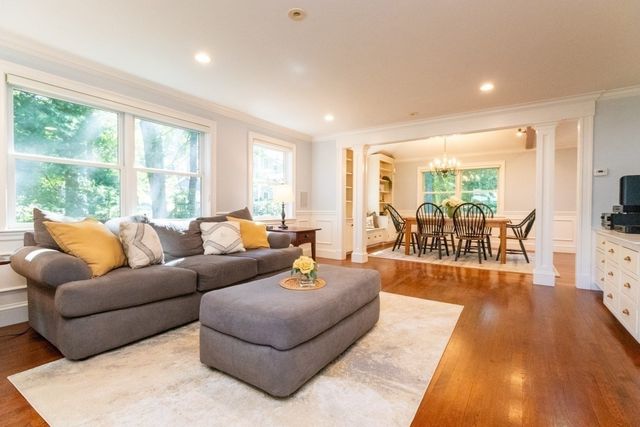30 Sarah St, Burlington, MA 01803