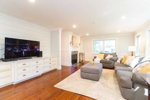 30 Sarah St, Burlington, MA 01803
