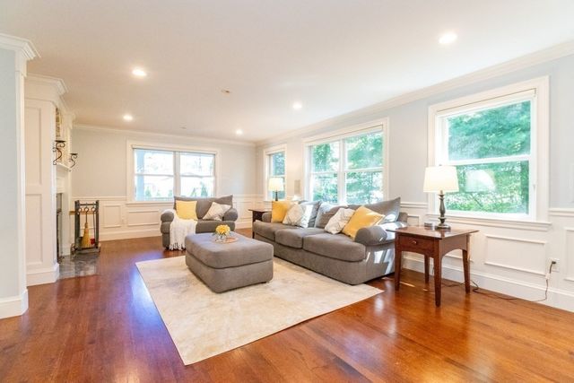 30 Sarah St, Burlington, MA 01803