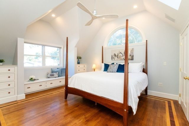 30 Sarah St, Burlington, MA 01803