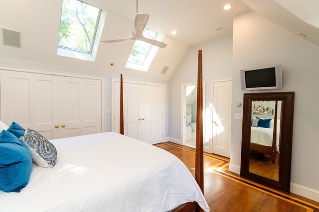 30 Sarah St, Burlington, MA 01803