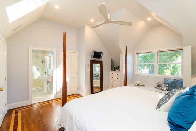 30 Sarah St, Burlington, MA 01803