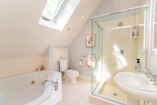 30 Sarah St, Burlington, MA 01803