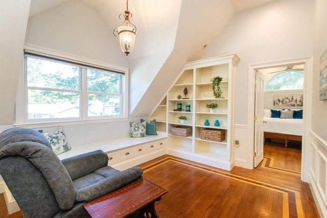 30 Sarah St, Burlington, MA 01803