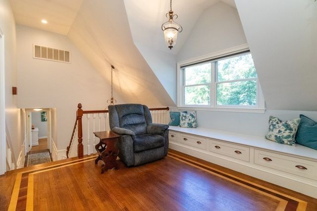 30 Sarah St, Burlington, MA 01803
