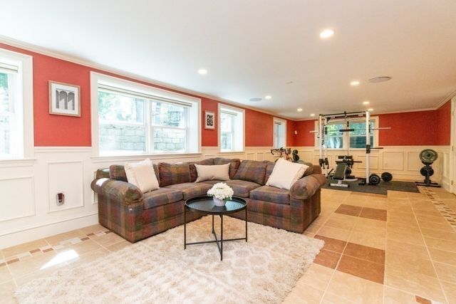 30 Sarah St, Burlington, MA 01803