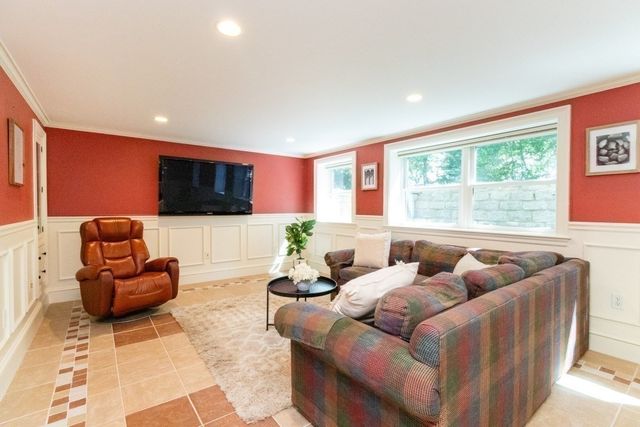 30 Sarah St, Burlington, MA 01803