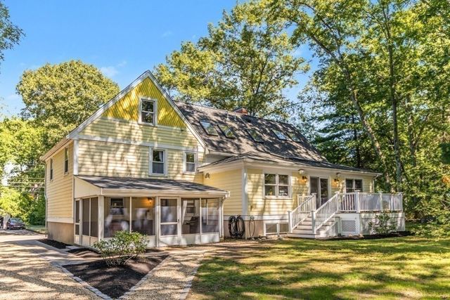 30 Sarah St, Burlington, MA 01803