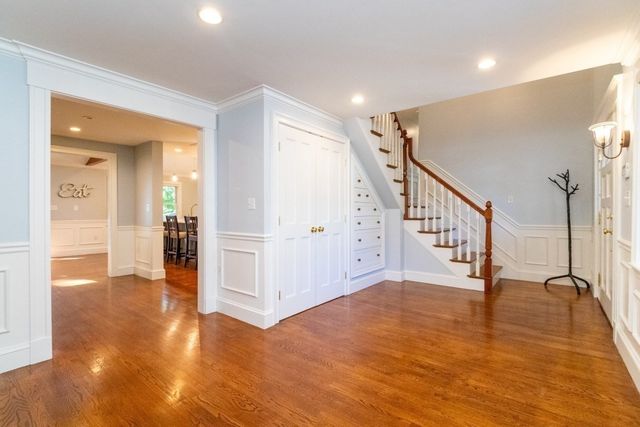 30 Sarah St, Burlington, MA 01803