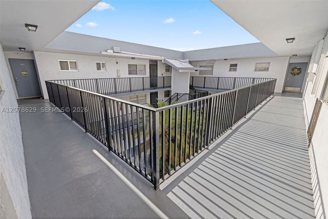 1800 SW 25th St 2305, Miami, FL 33133