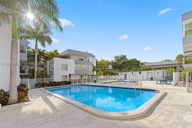 1800 SW 25th St 2305, Miami, FL 33133