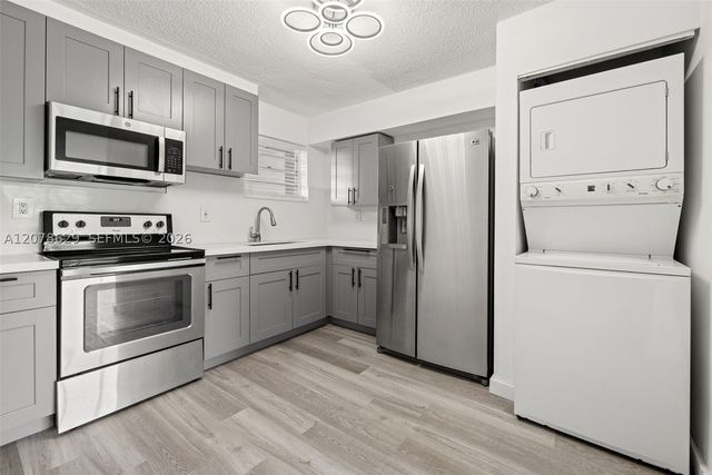 1800 SW 25th St 2305, Miami, FL 33133