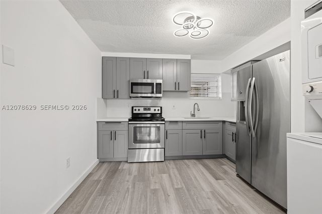 1800 SW 25th St 2305, Miami, FL 33133