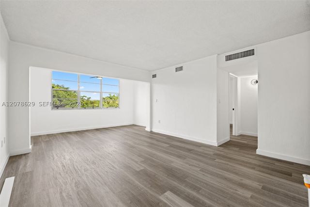 1800 SW 25th St 2305, Miami, FL 33133