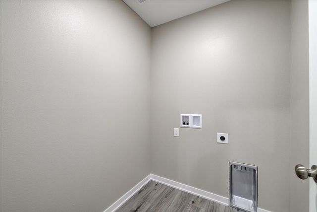 421 N 3rd Avenue E, Newton, IA 50208