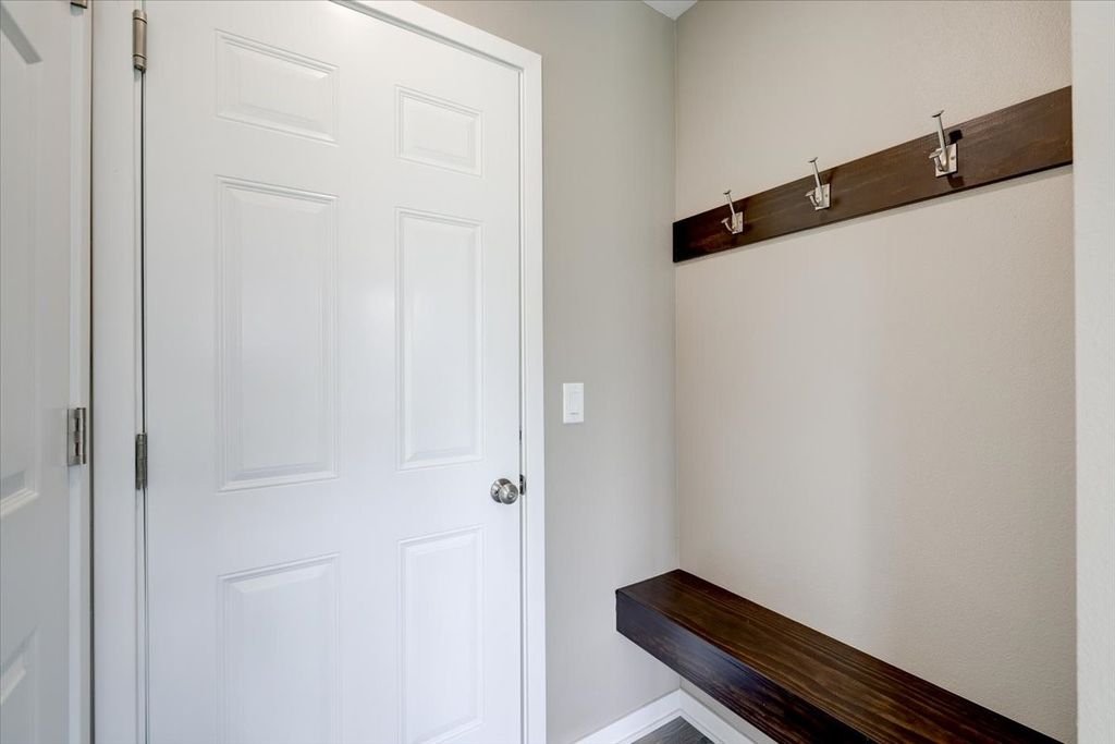 421 N 3rd Avenue E, Newton, IA 50208