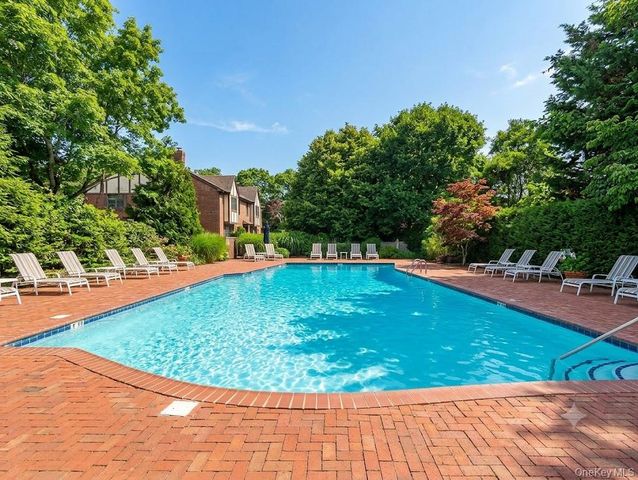 570 Hampton Road 31, Southampton, NY 11968