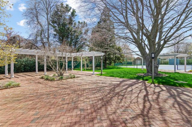570 Hampton Road 31, Southampton, NY 11968